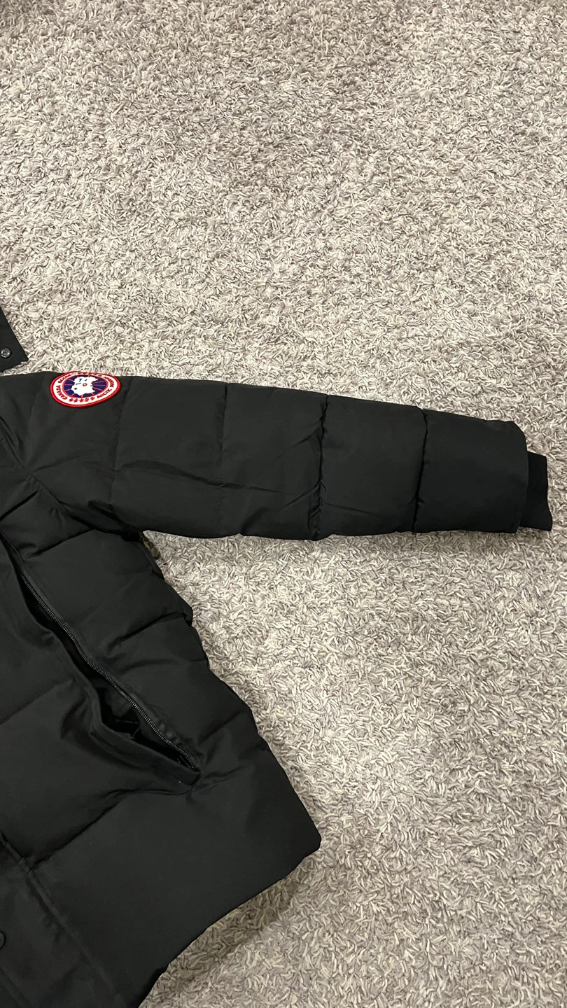 Canada Goose Wyndham Black Down Jacket - photo 4