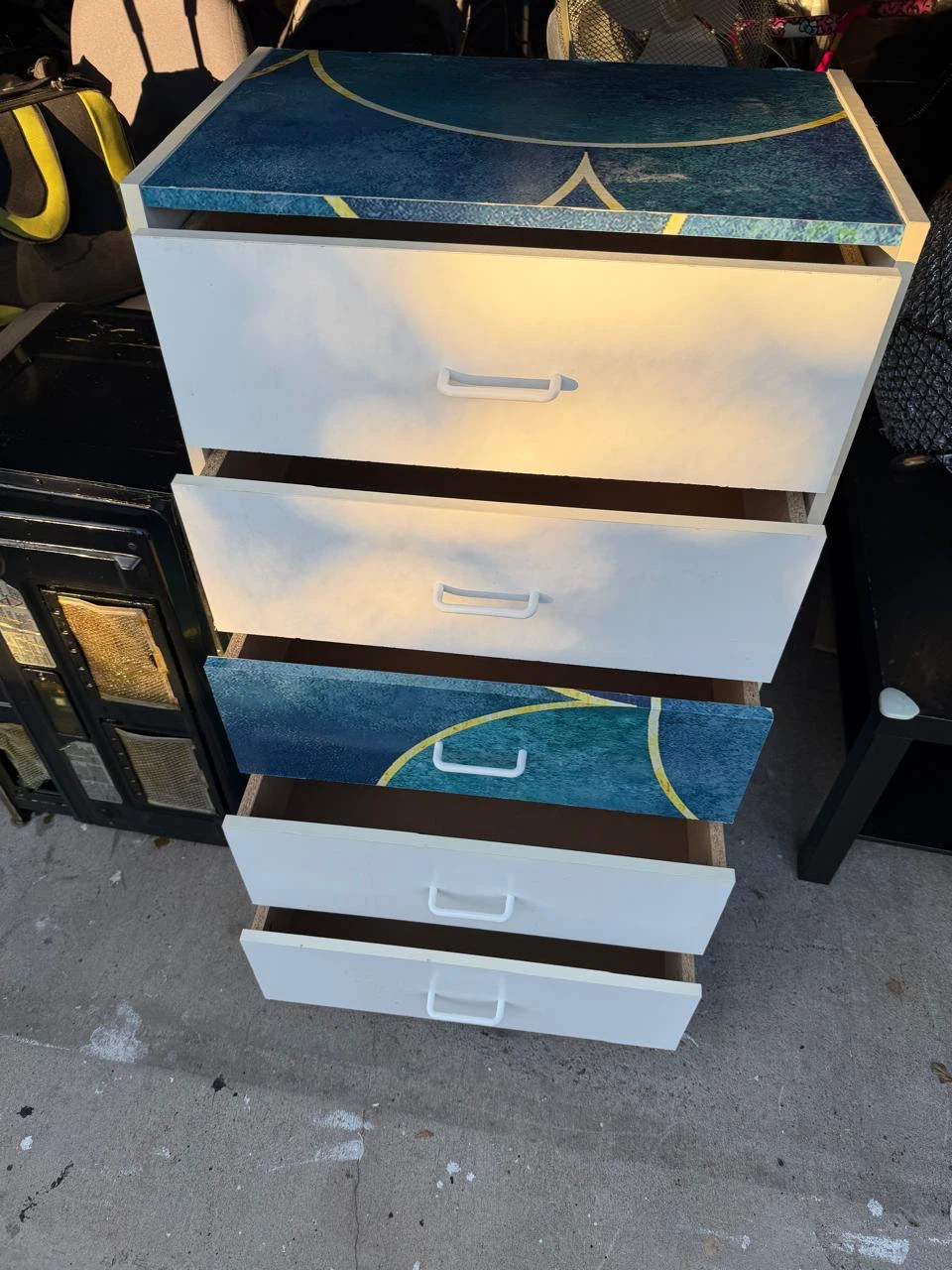 5-Drawer Dresser with Blue Decorative Accents