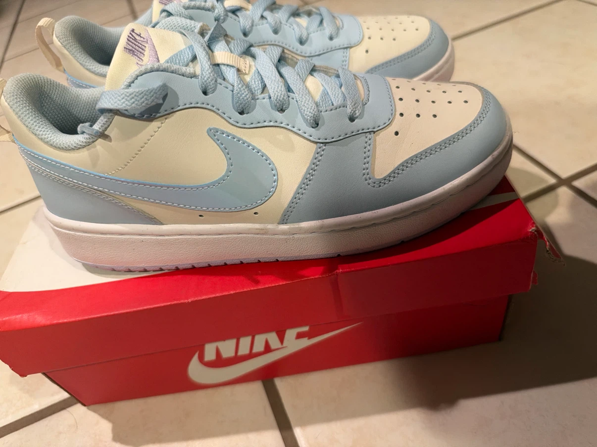 Youth 6.5 Nikes - photo 2