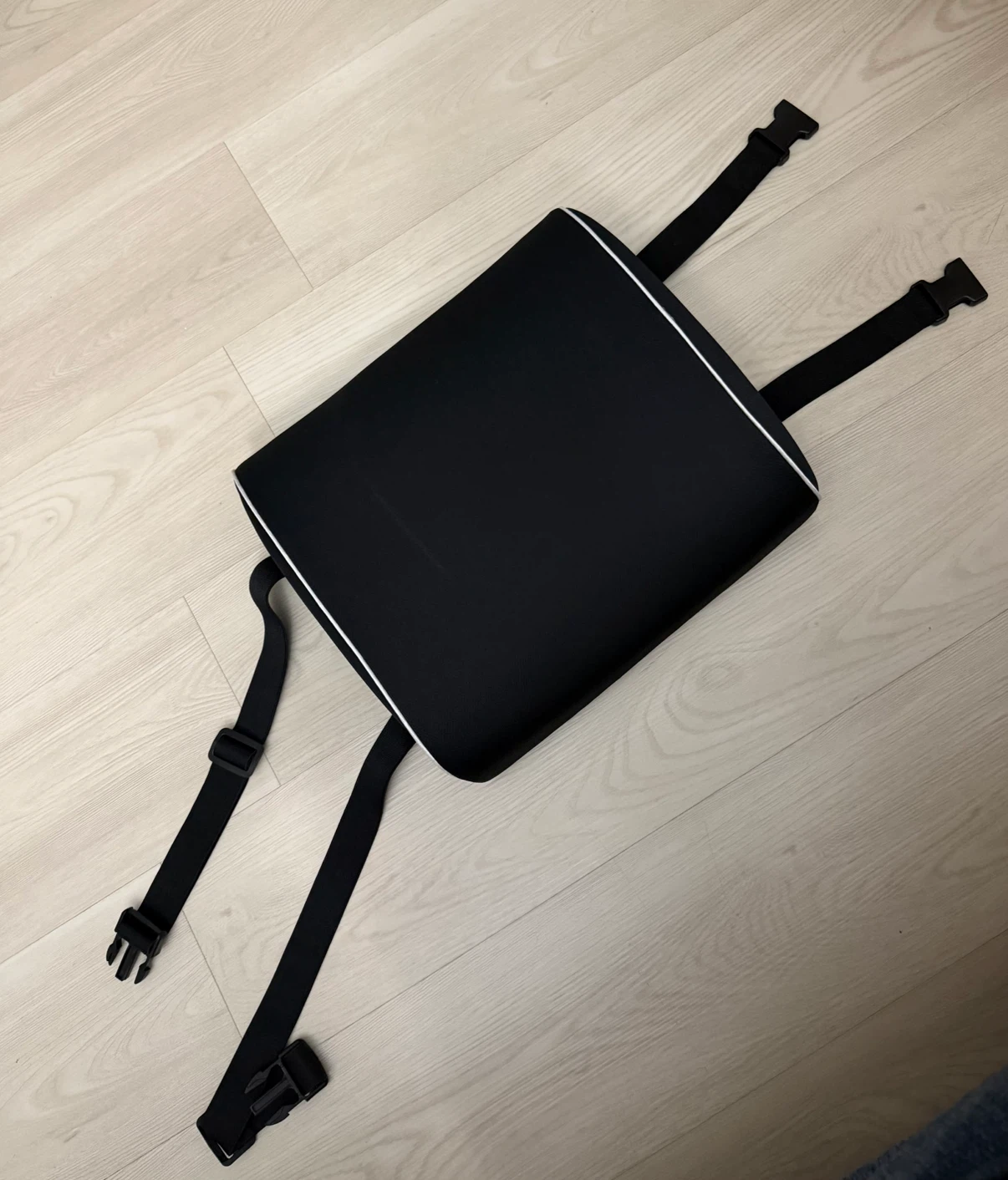 Black lumbar support cushion - photo 2