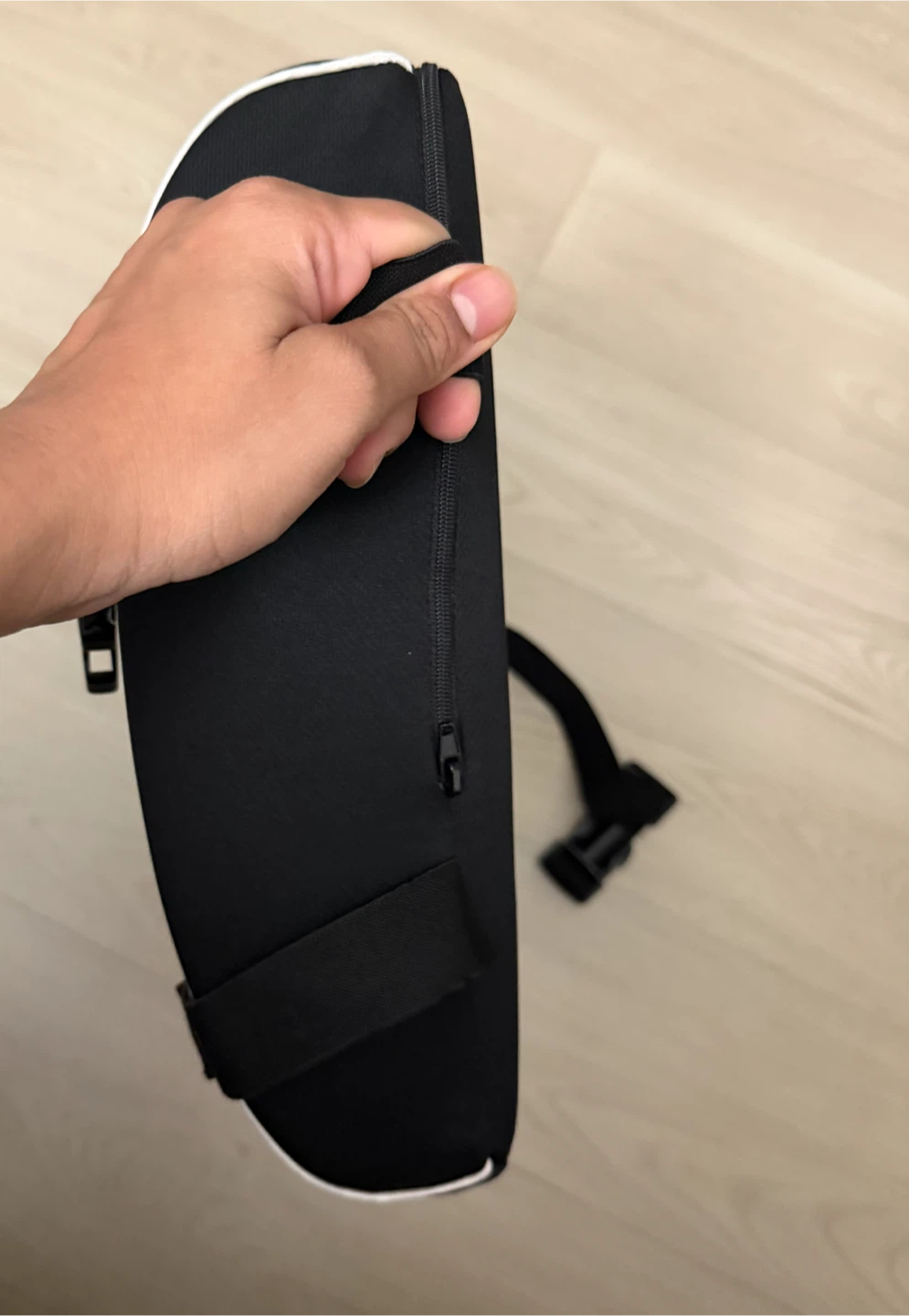 Black lumbar support cushion - photo 4