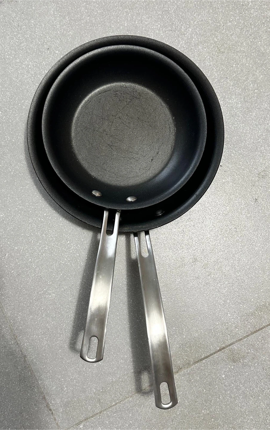 Kitchenware Set: 2 Frying Pans, 4 Peelers, 1 Spatula