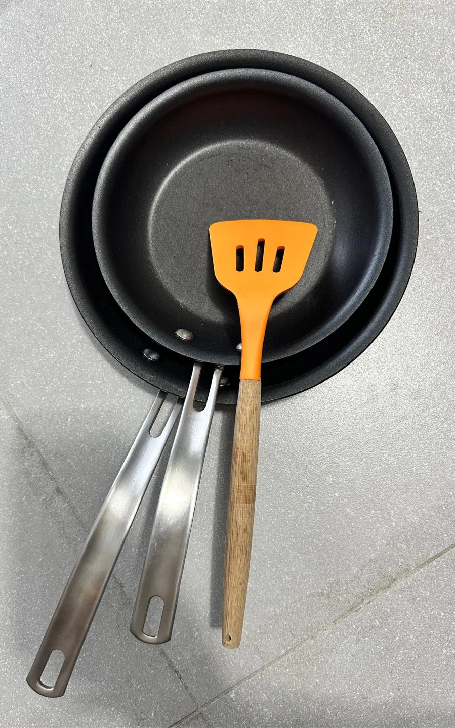 Kitchenware Set: 2 Frying Pans, 4 Peelers, 1 Spatula - photo 3