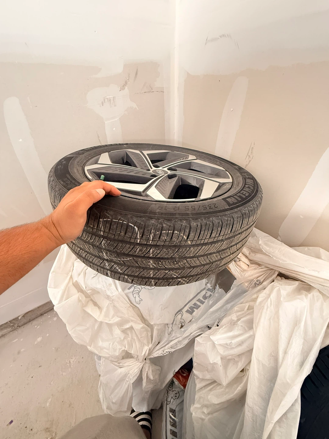 Michelin Primacy A/S Tire with Hyundai Rim