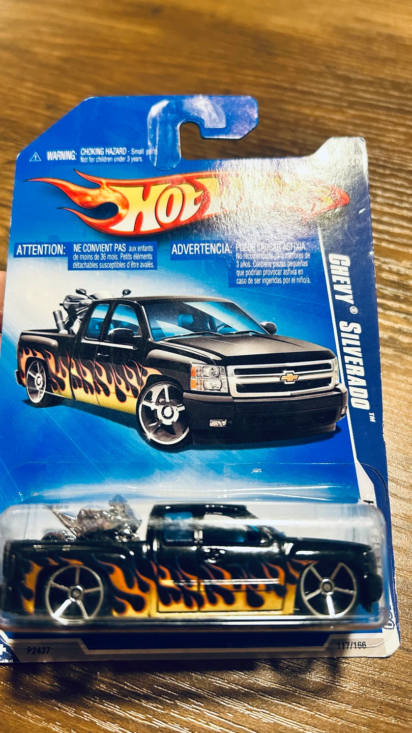 2009 Hot Wheels Chevy Silverado & Porsche Carrera GT – Sealed - photo 3