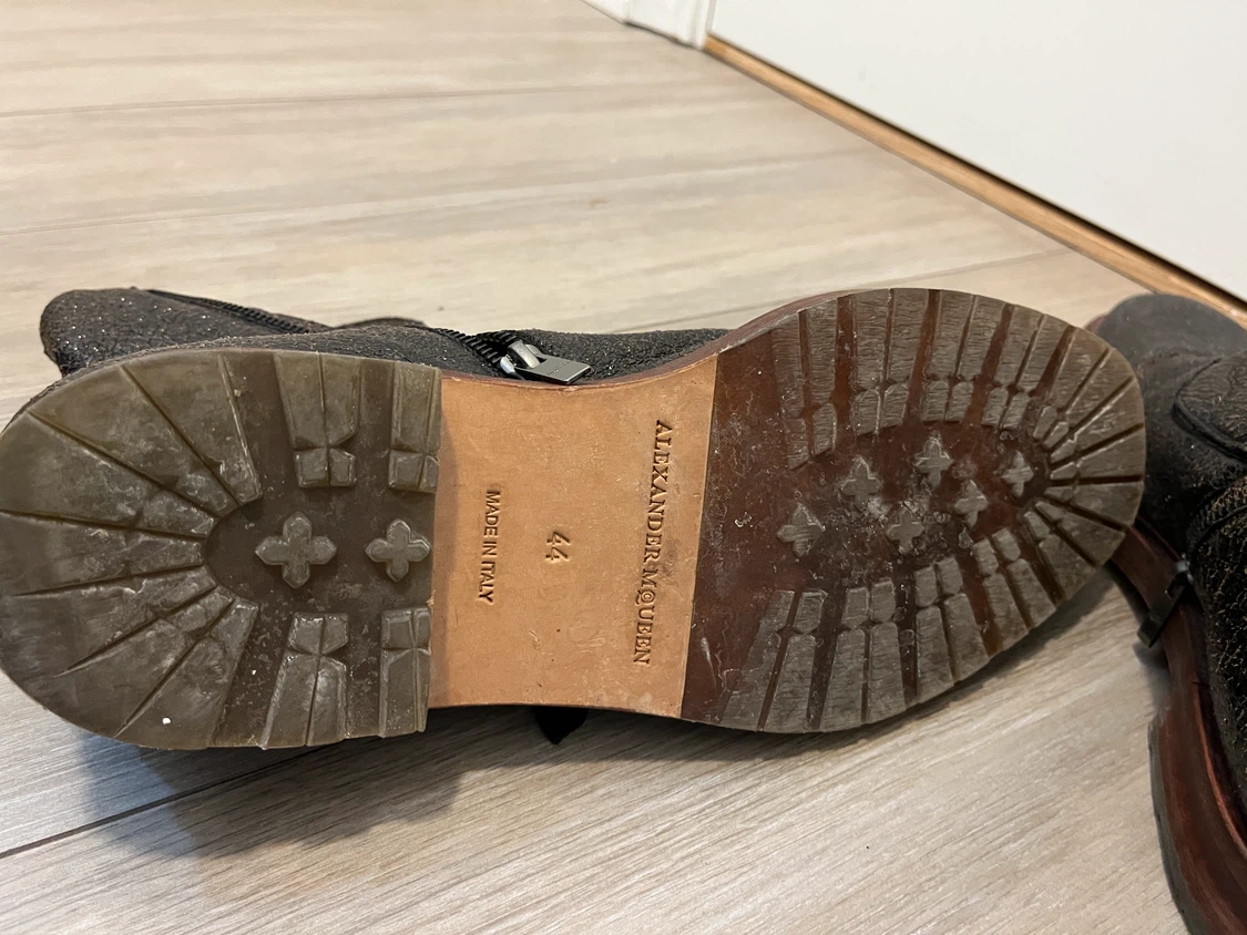(Quick sell) Alexander McQueen Boots Size 44 - photo 2