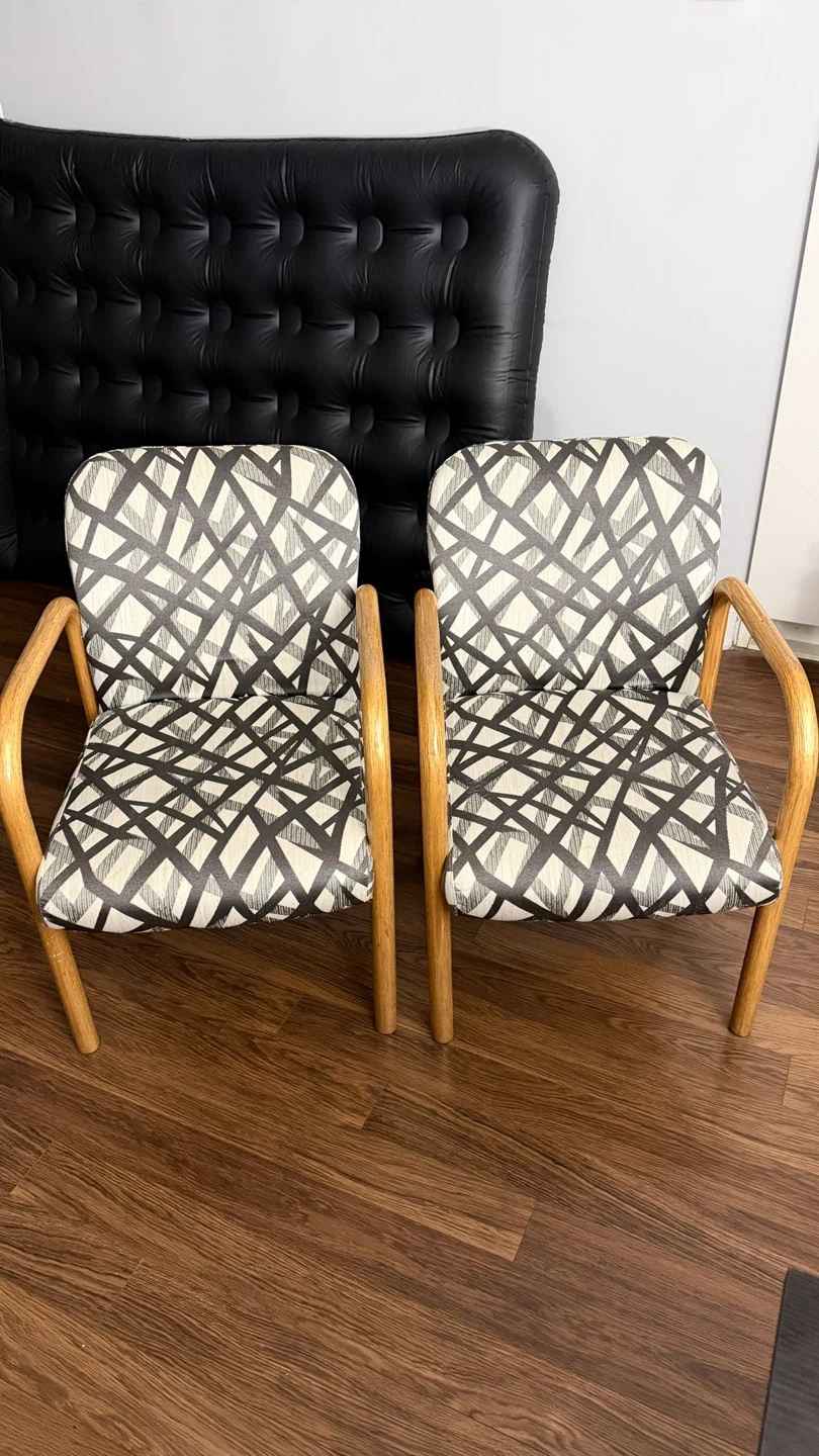 Set of two wooden armchairs - Available on 30th October - photo 3