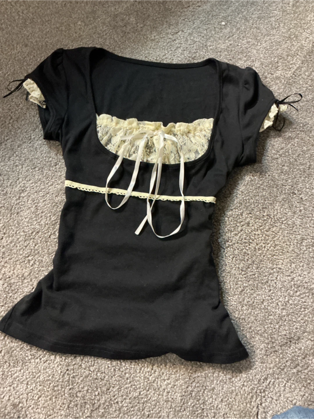 Black top with cream lace details - photo 3