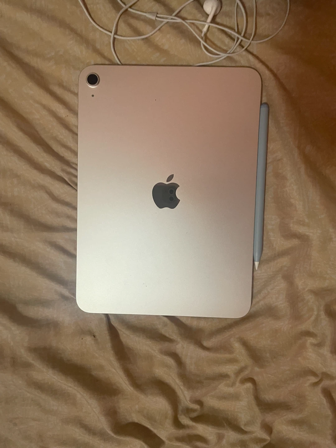 Apple iPad a16 with Keyboard Case and pencil