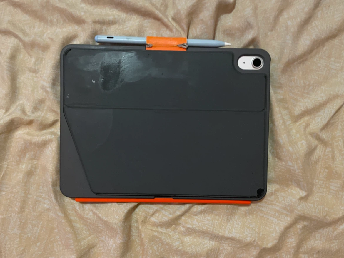 Apple iPad a16 with Keyboard Case and pencil - photo 4