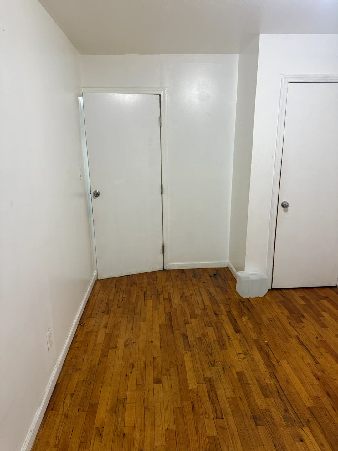 Unfurnished Apartment Room Rental - photo 2