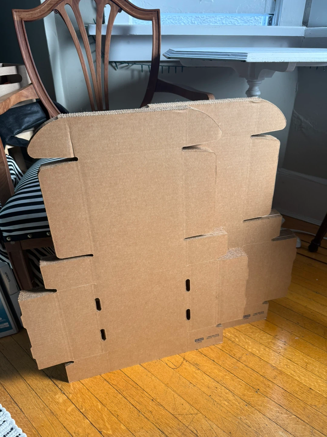 Small kraft tab-locking mailers