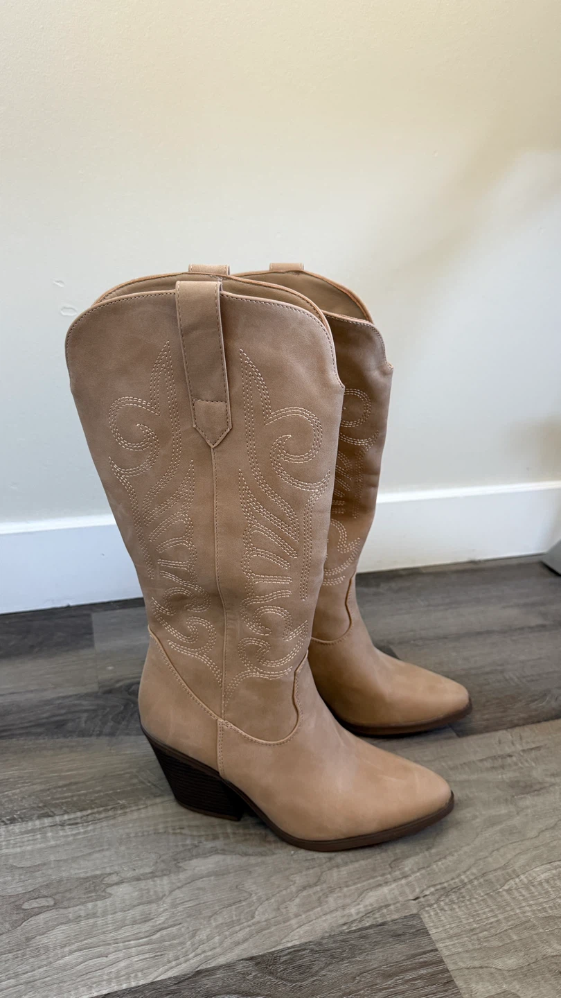 Size 7 Women’s Tan Western Cowboy Boots