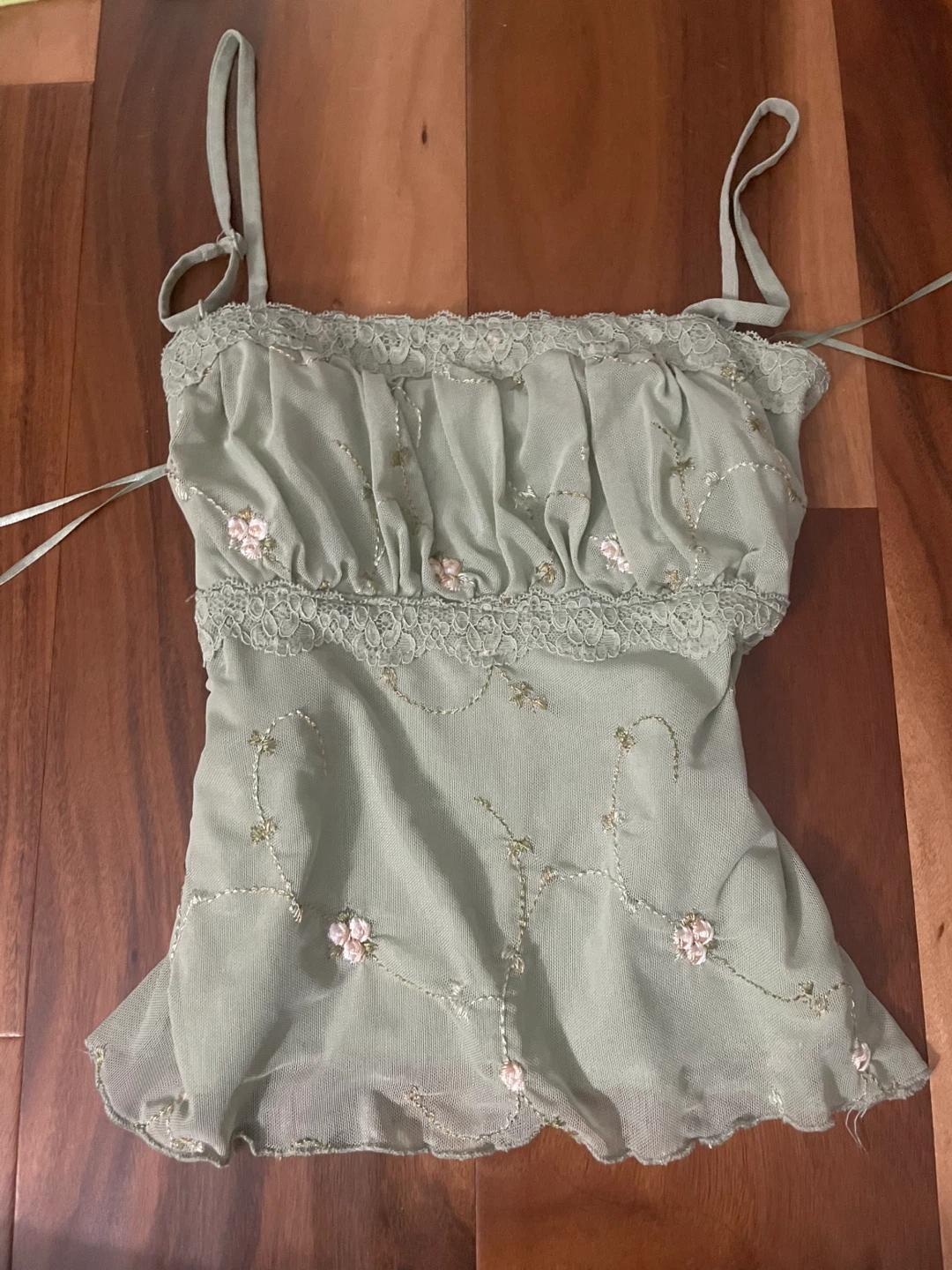 Green tank top flowers
