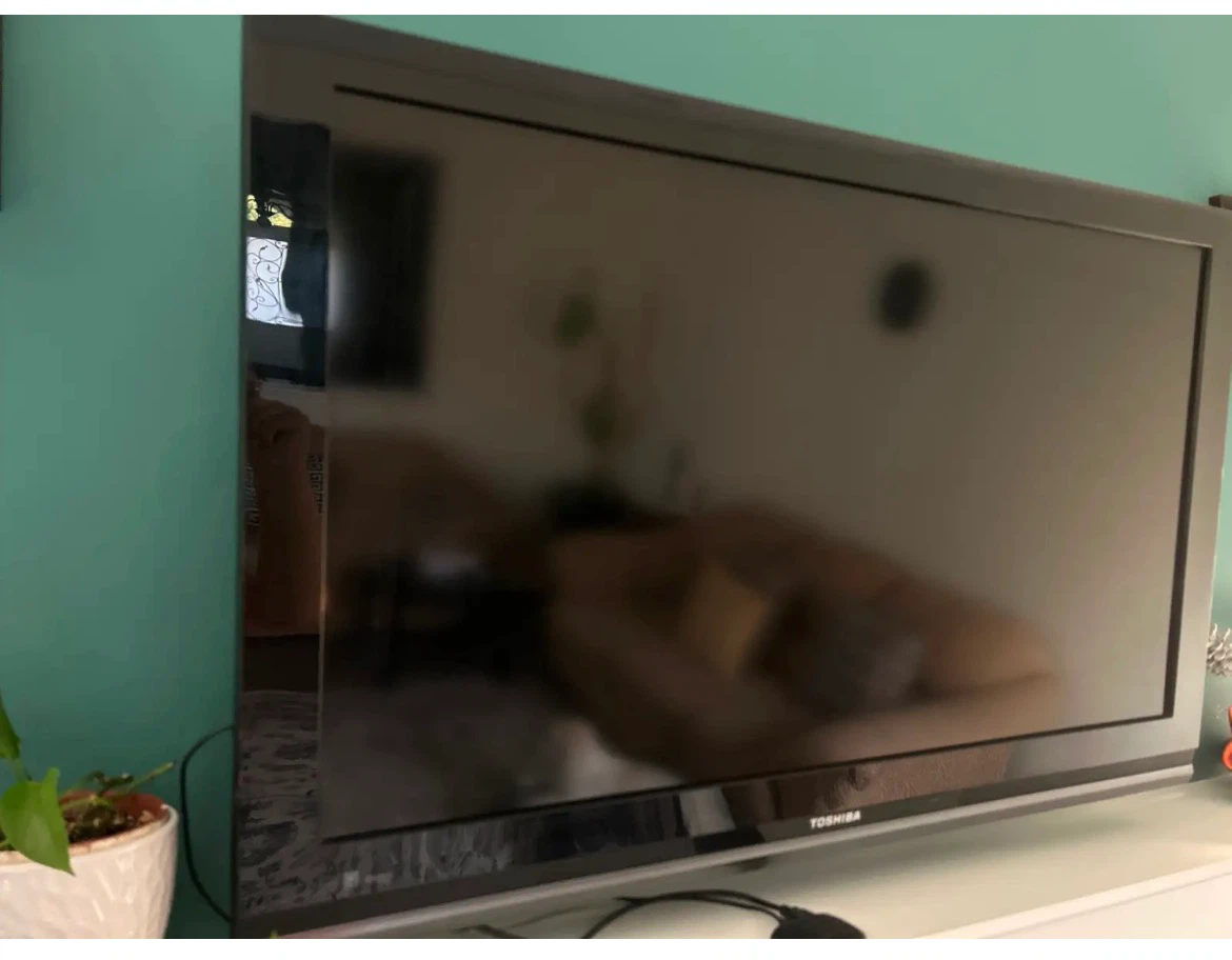 Toshiba 40" 1080p LCD HD TV - photo 2