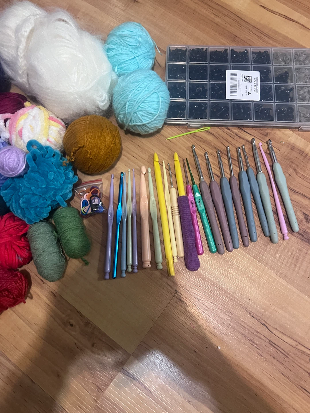 Crochet hooks and yarn + plus crochet accessories - photo 2