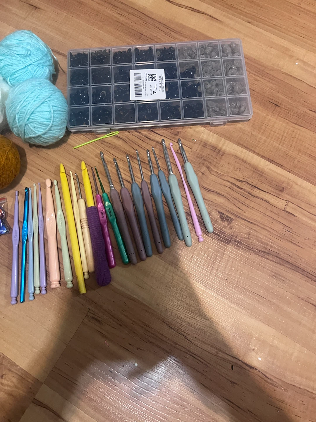 Crochet hooks and yarn + plus crochet accessories - photo 3