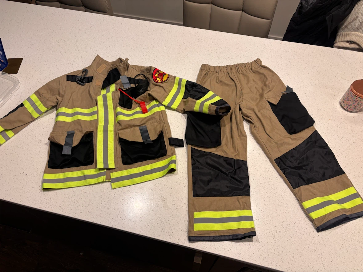 Kids Firefighter Costume 2 piece Set - photo 4