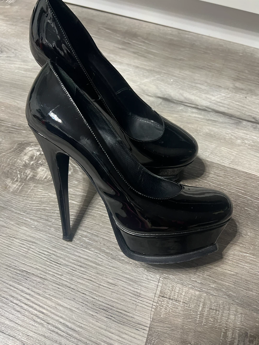 Yves Saint Laurent Black Patent Leather Heels - photo 2