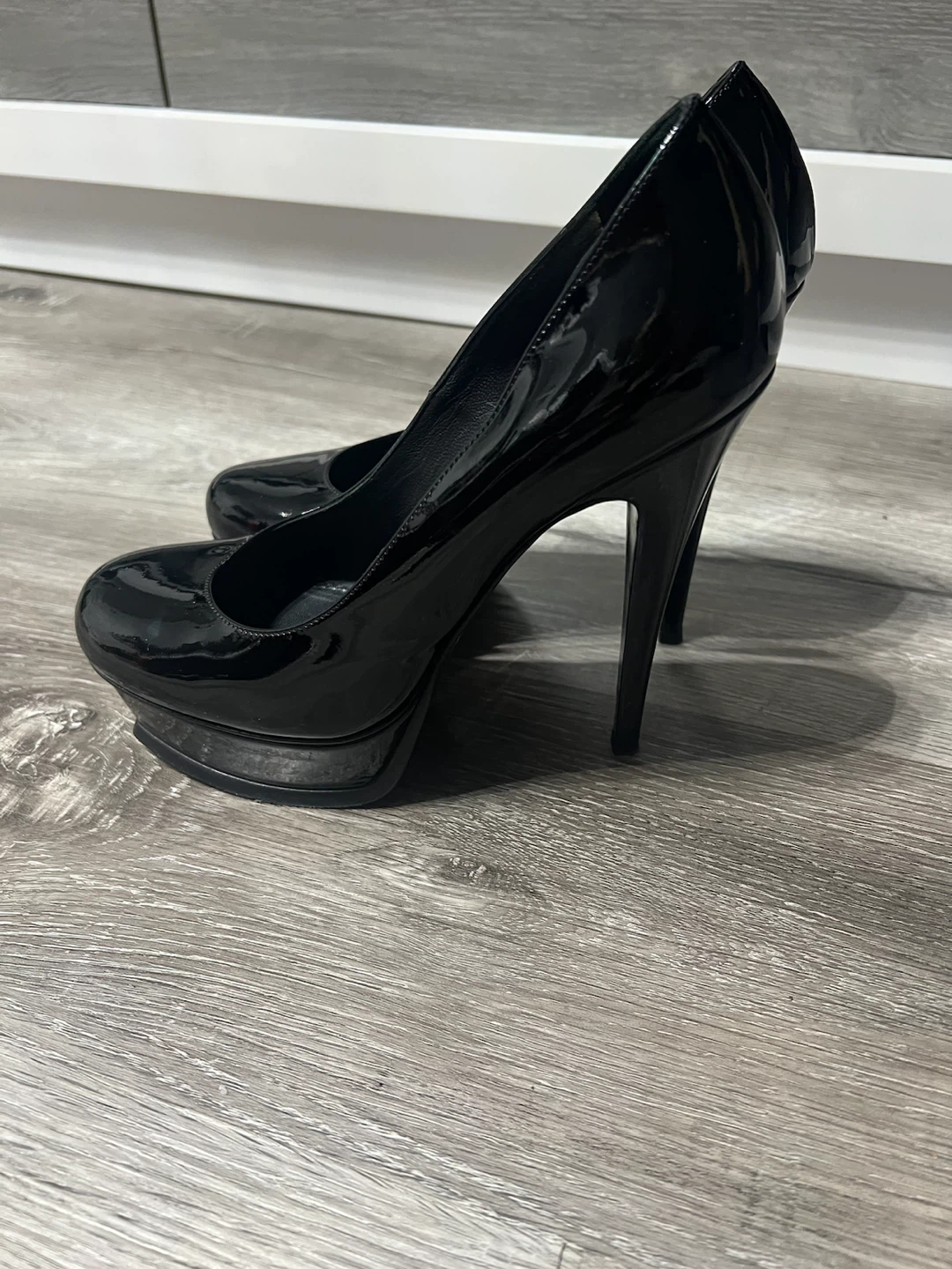 Yves Saint Laurent Black Patent Leather Heels - photo 5