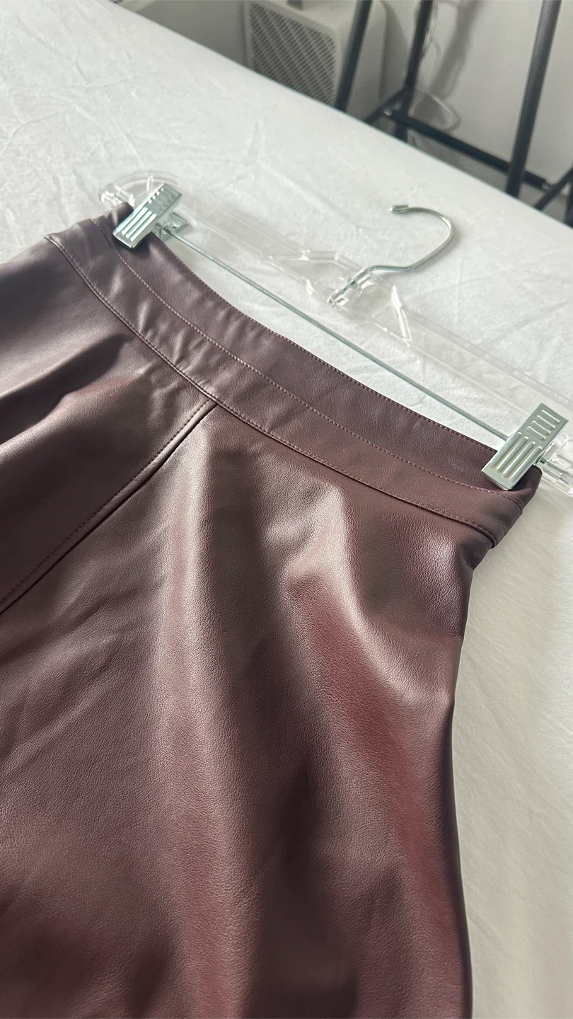 Burgundy faux leather midi skirt - photo 2