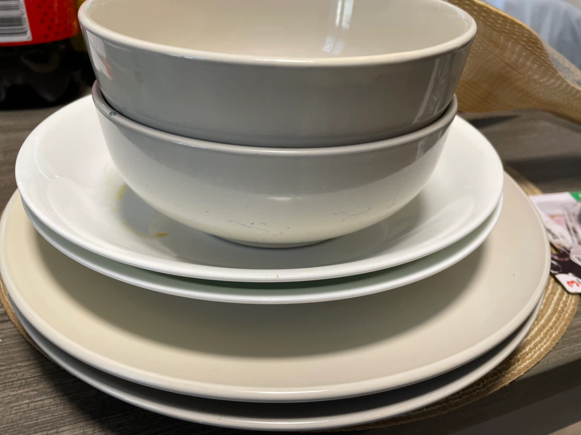 Kitchenware bundle: bowls, plates, and utensils