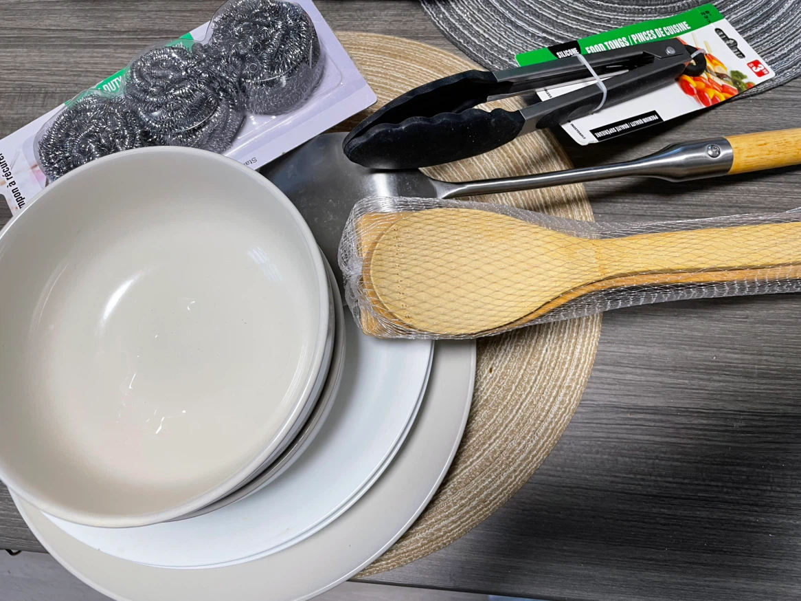 Kitchenware bundle: bowls, plates, and utensils - photo 2