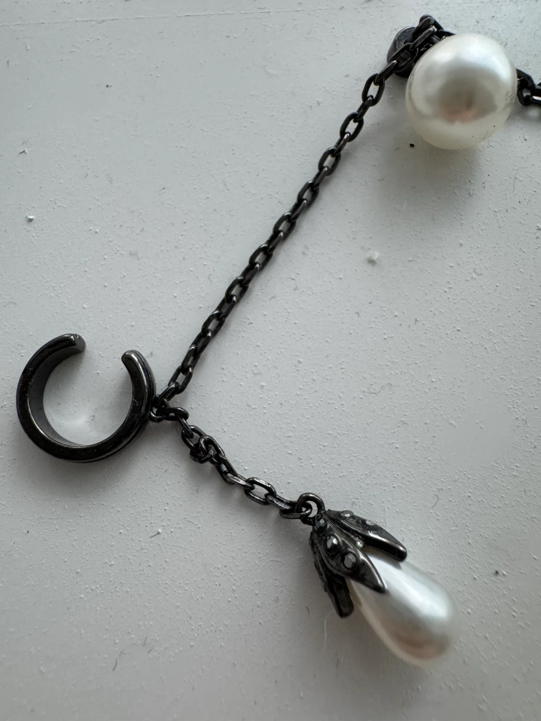 single Alexander McQueen Skull and Pearl Chain Ear Cuff Earring - photo 2