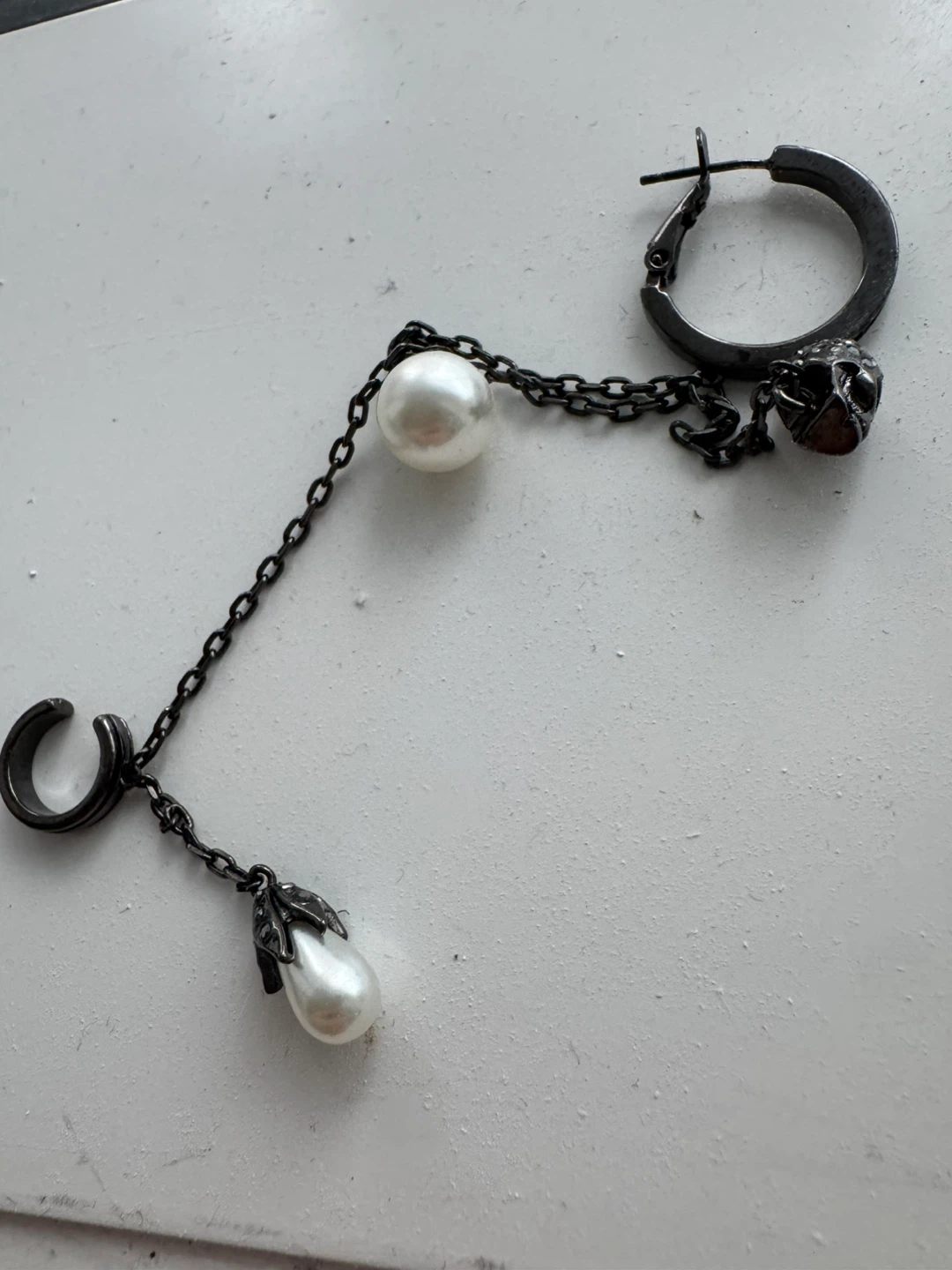 single Alexander McQueen Skull and Pearl Chain Ear Cuff Earring - photo 5