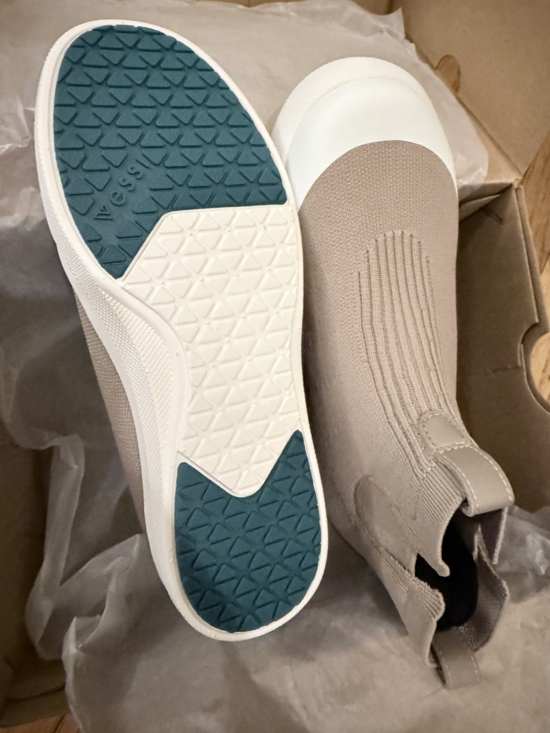Vessi Kids Weekend Chelsea Boot Size 4 - photo 2
