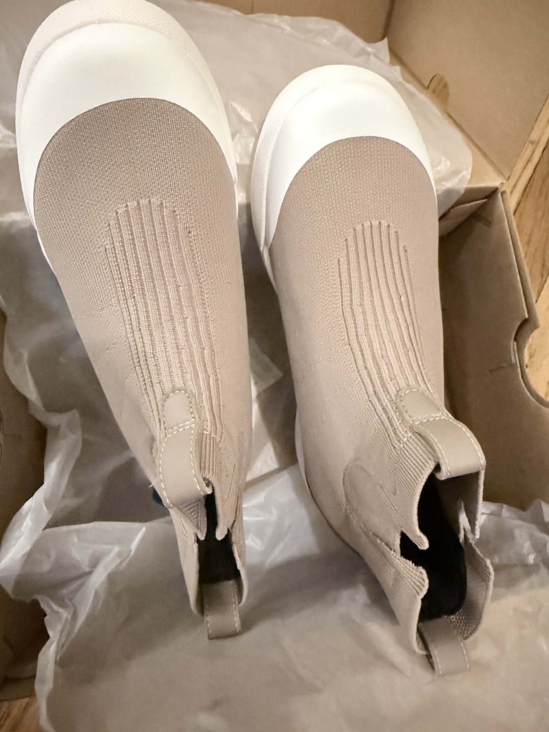 Vessi Kids Weekend Chelsea Boot Size 4