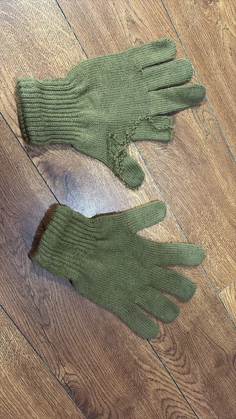 Olive green knit gloves - photo 2