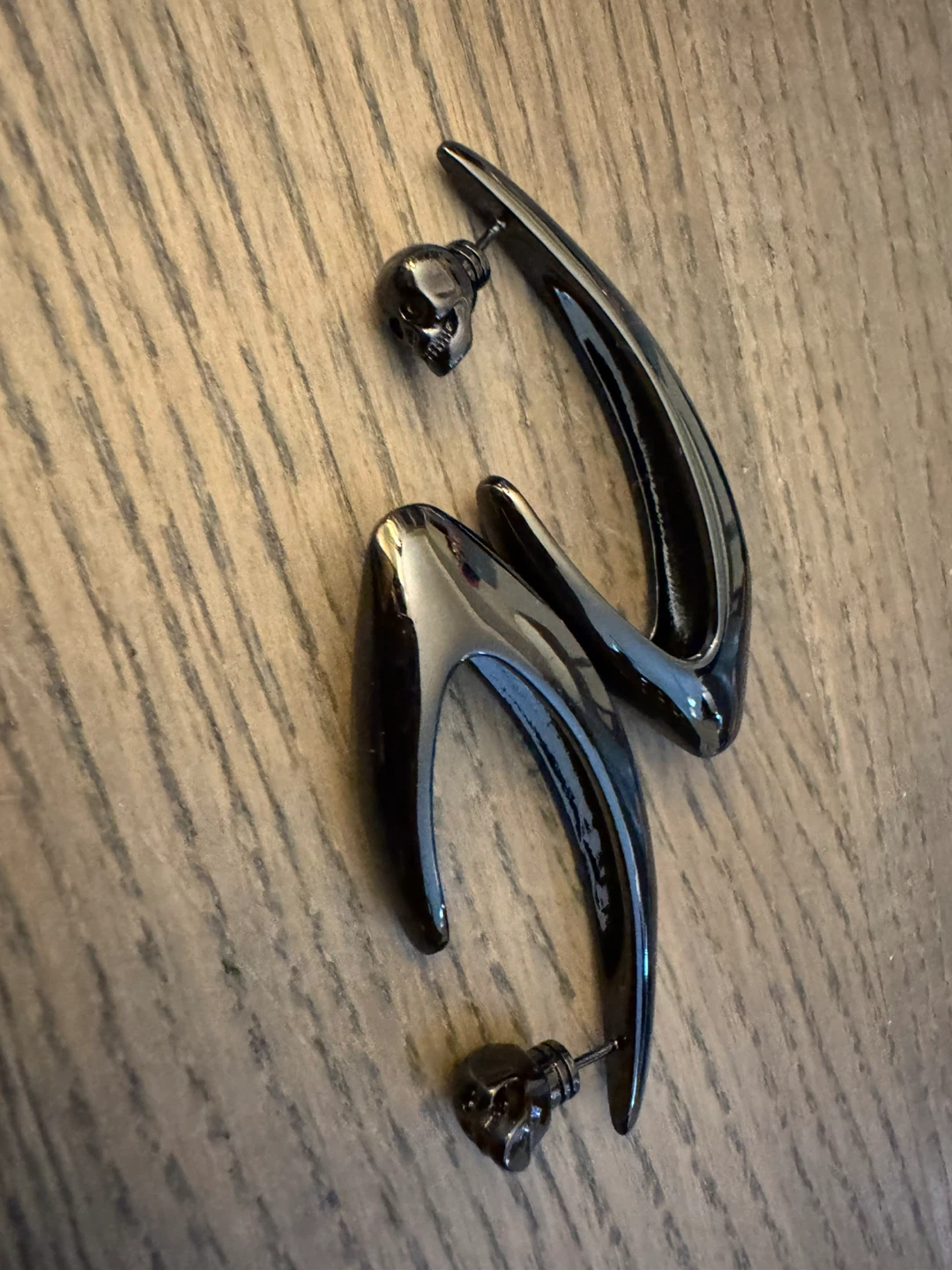 Alexander McQueen Skull and Curved Hoop Earrings - photo 3