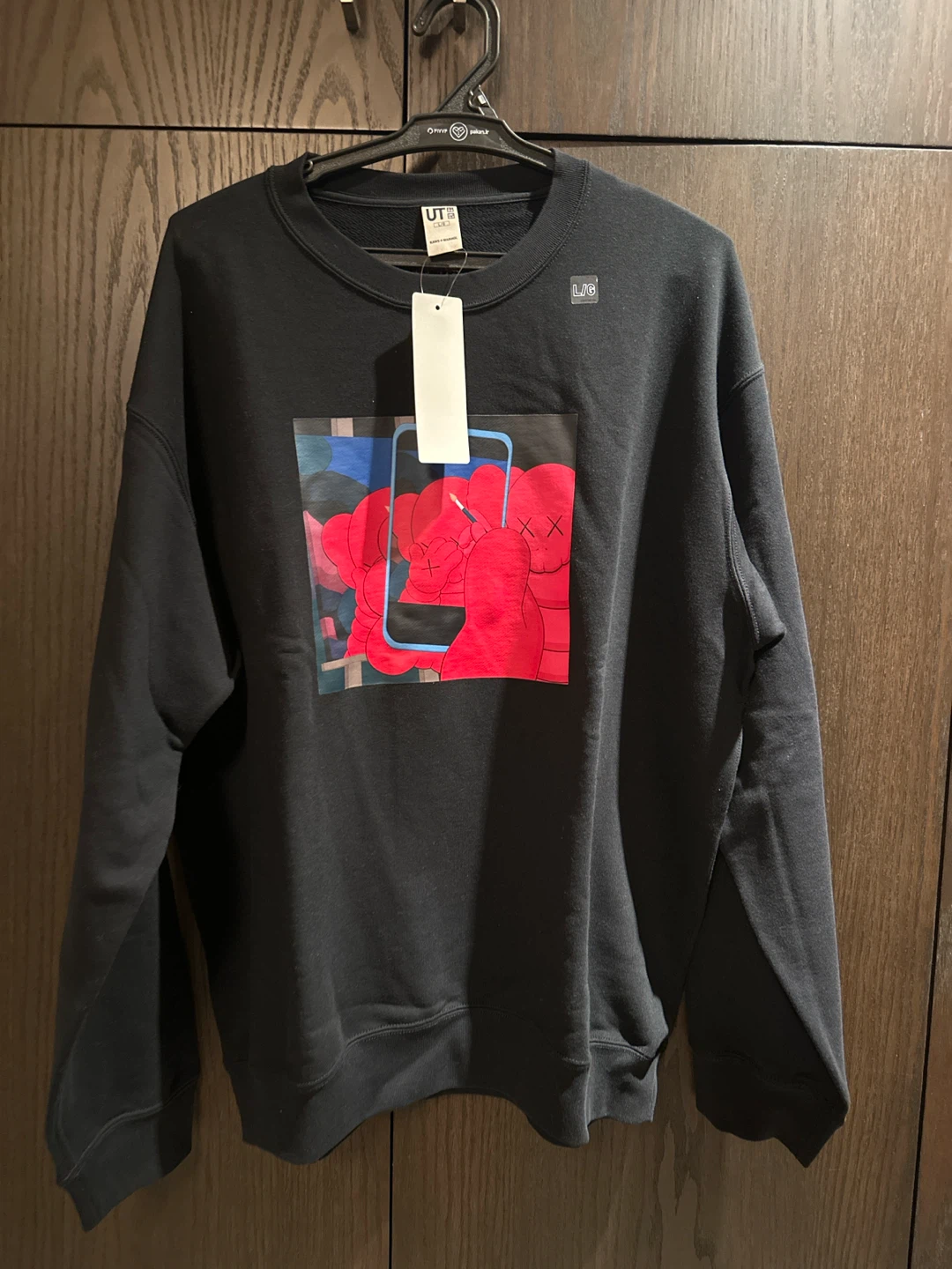 Uniqlo UT KAWS Sweatshirt Black size L