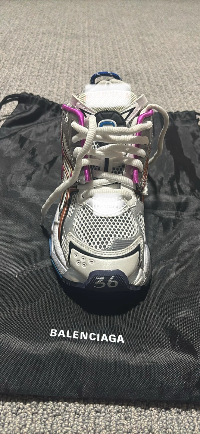 Balenciaga Runner Sneakers size 8 fits big - photo 2