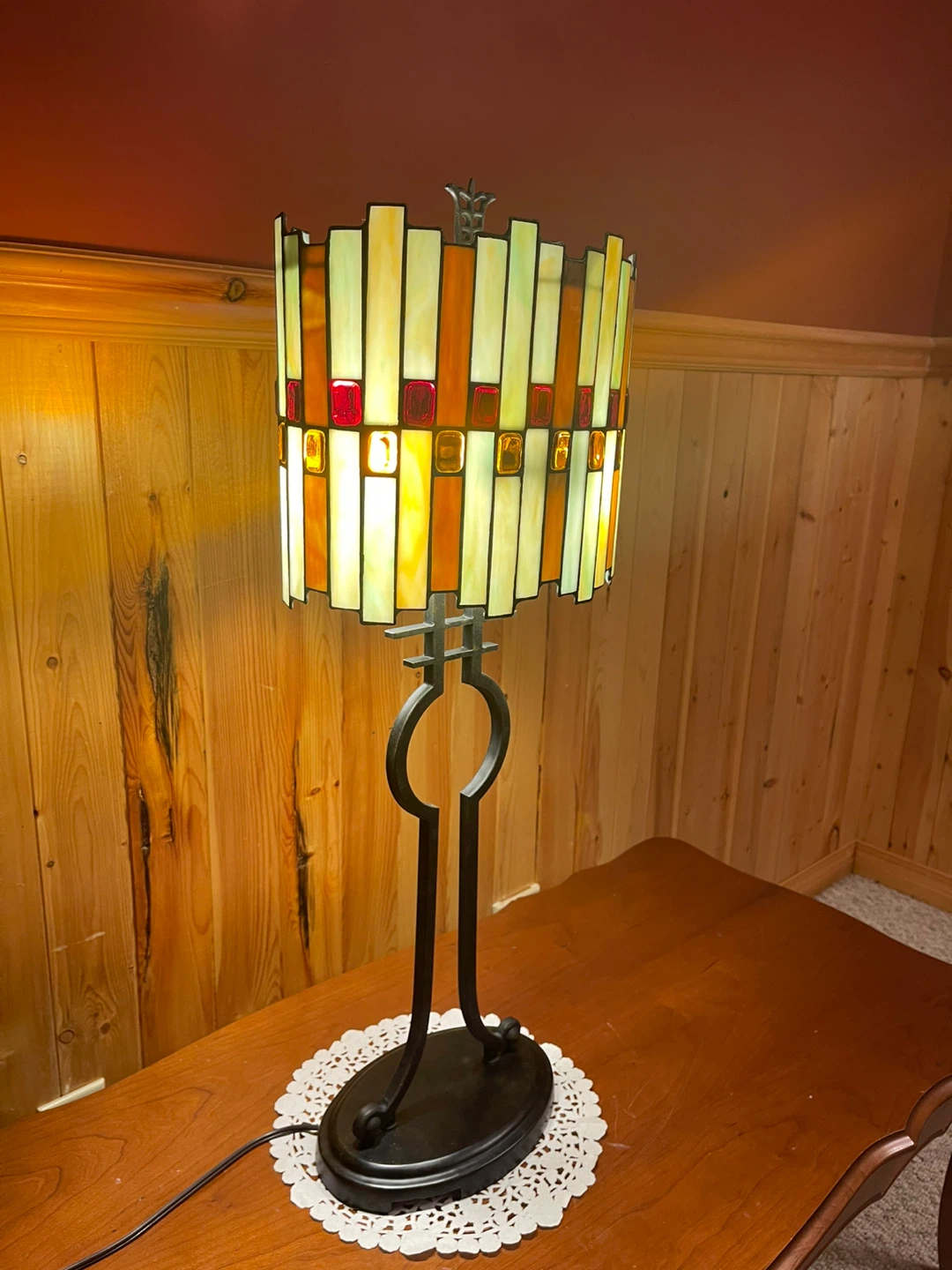 A beautiful Tiffany Style stained glass table lamp - photo 2