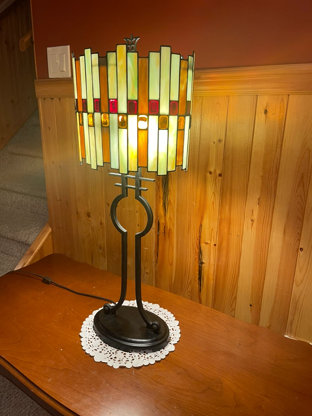 A beautiful Tiffany Style stained glass table lamp - photo 3