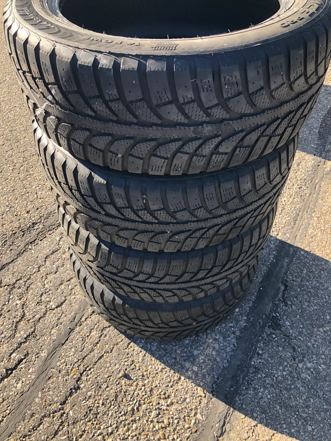 215/55R17 GT Radial Champiro Ice Pro
