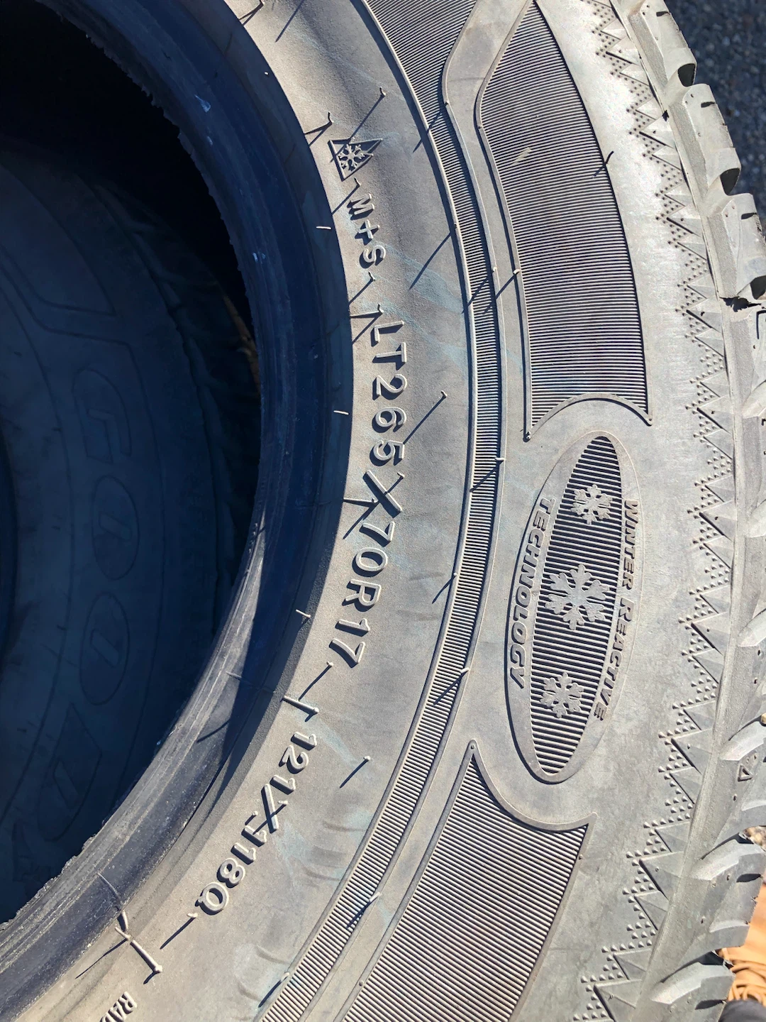 LT265/70R17 Goodyear Wrangler UltraGrip - photo 2