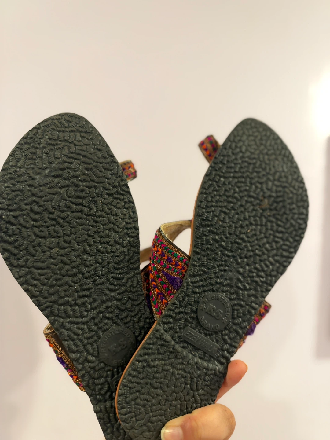 Toe-Ring Sandals from Pakistan - photo 2