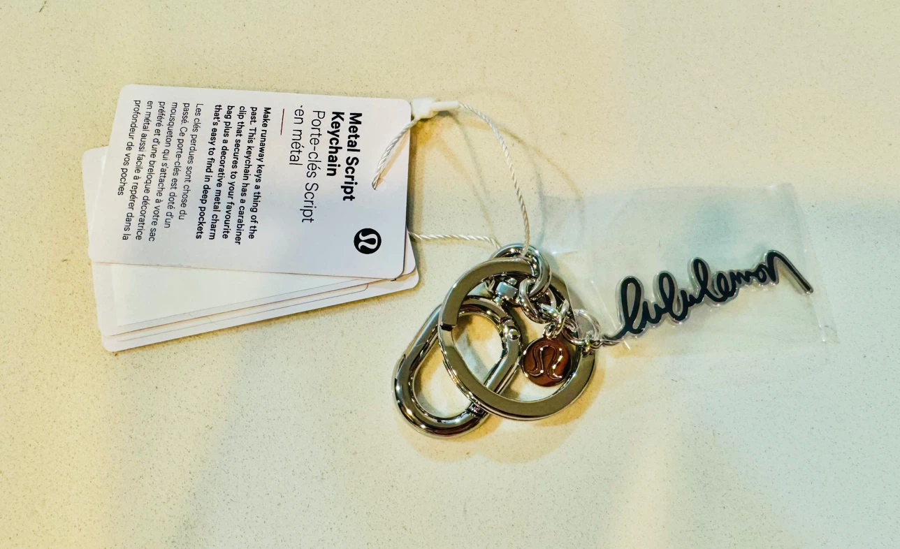 Lululemon Metal Script Logo Keychain_NWT