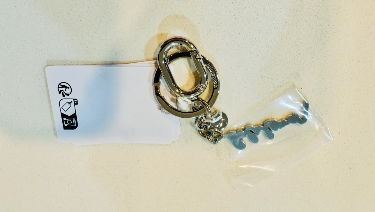 Lululemon Metal Script Logo Keychain_NWT - photo 2