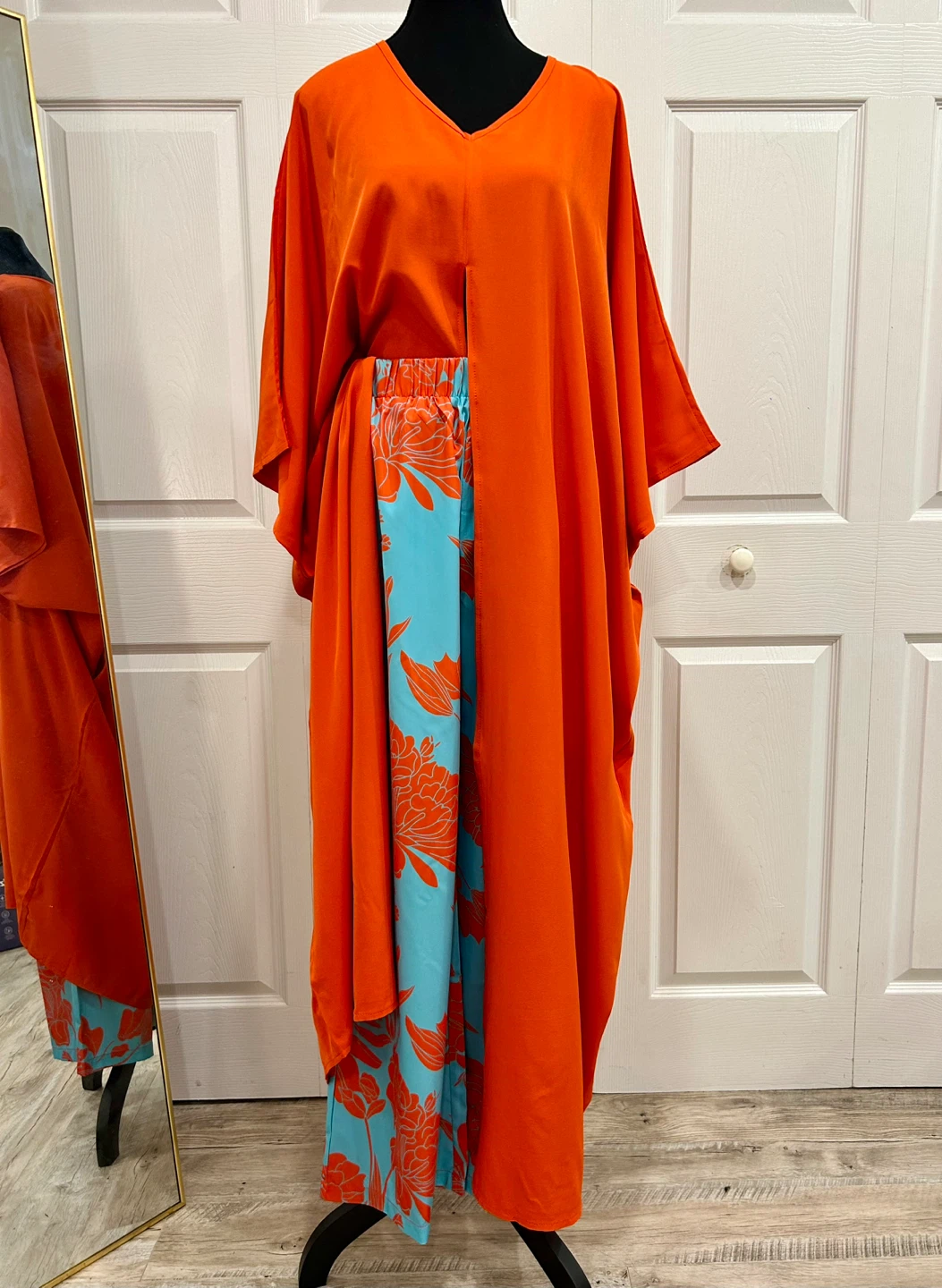BRAND NEW Two-Piece Orange Kaftan and Floral Pants Set - photo 2