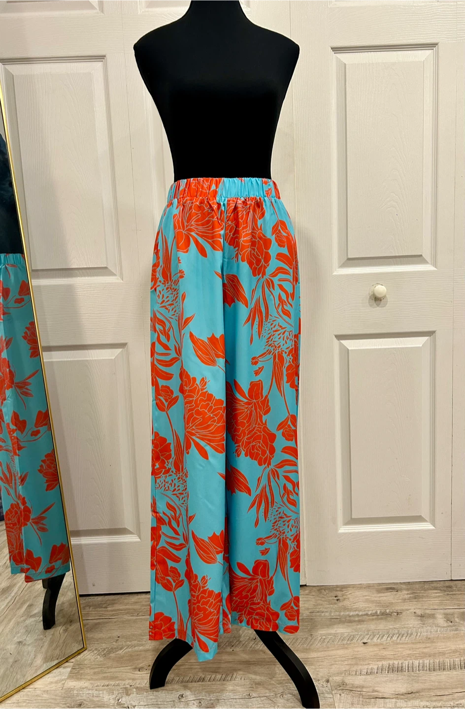 BRAND NEW Two-Piece Orange Kaftan and Floral Pants Set - photo 4