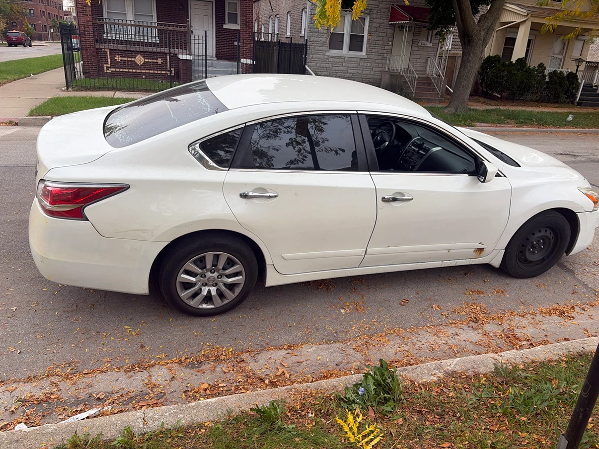 2014 Nissan Altima clean title…. Drive today!!!!!