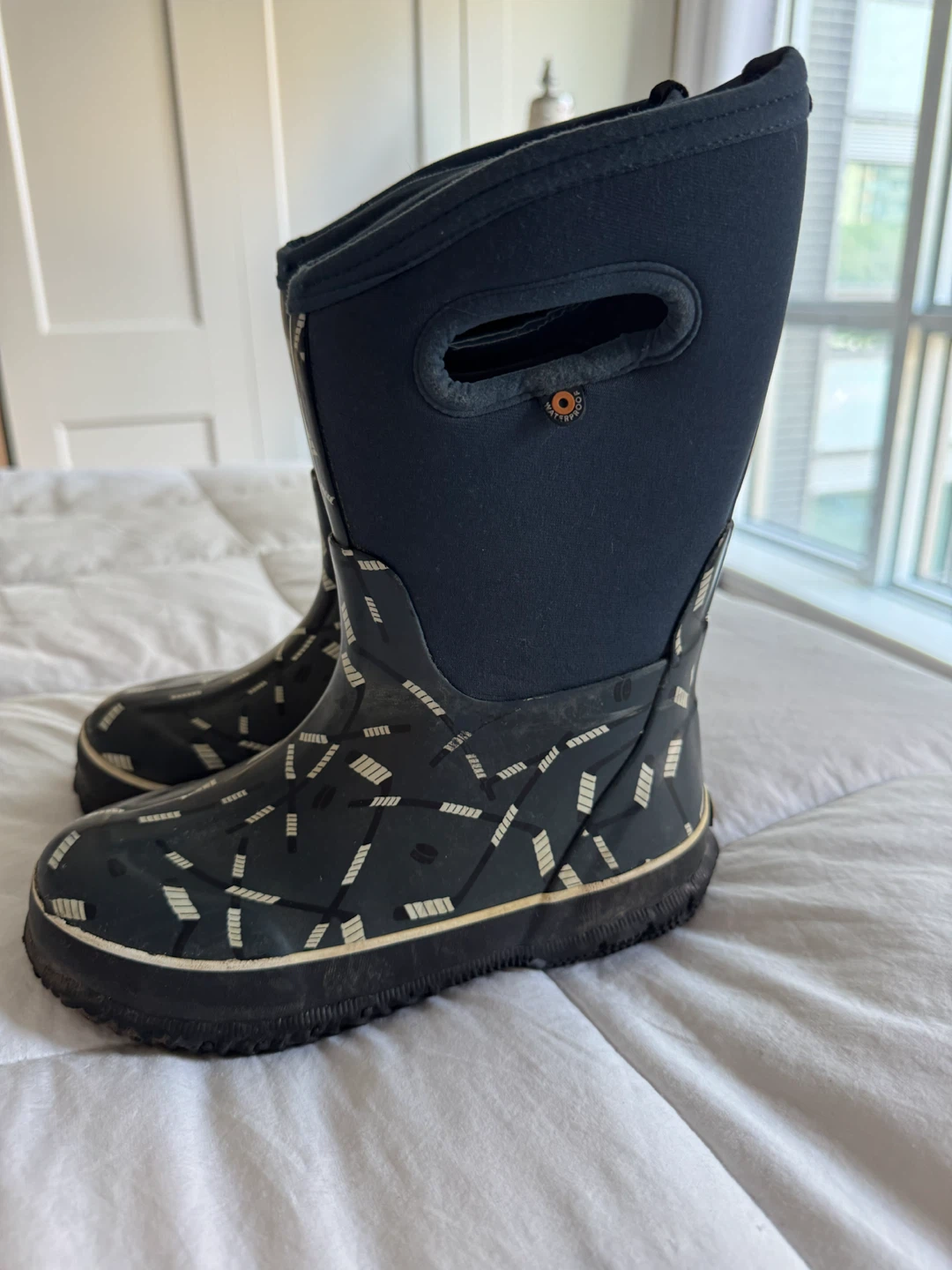 Children’s Size 1 BOGS Winter Boots Rated -30 Weather Dark blue