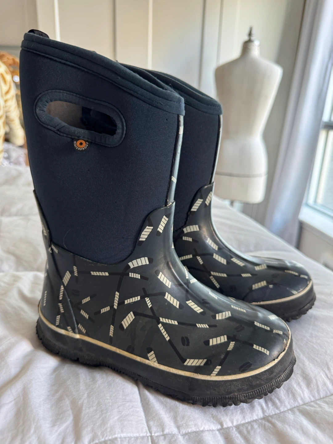 Children’s Size 1 BOGS Winter Boots Rated -30 Weather Dark blue - photo 2