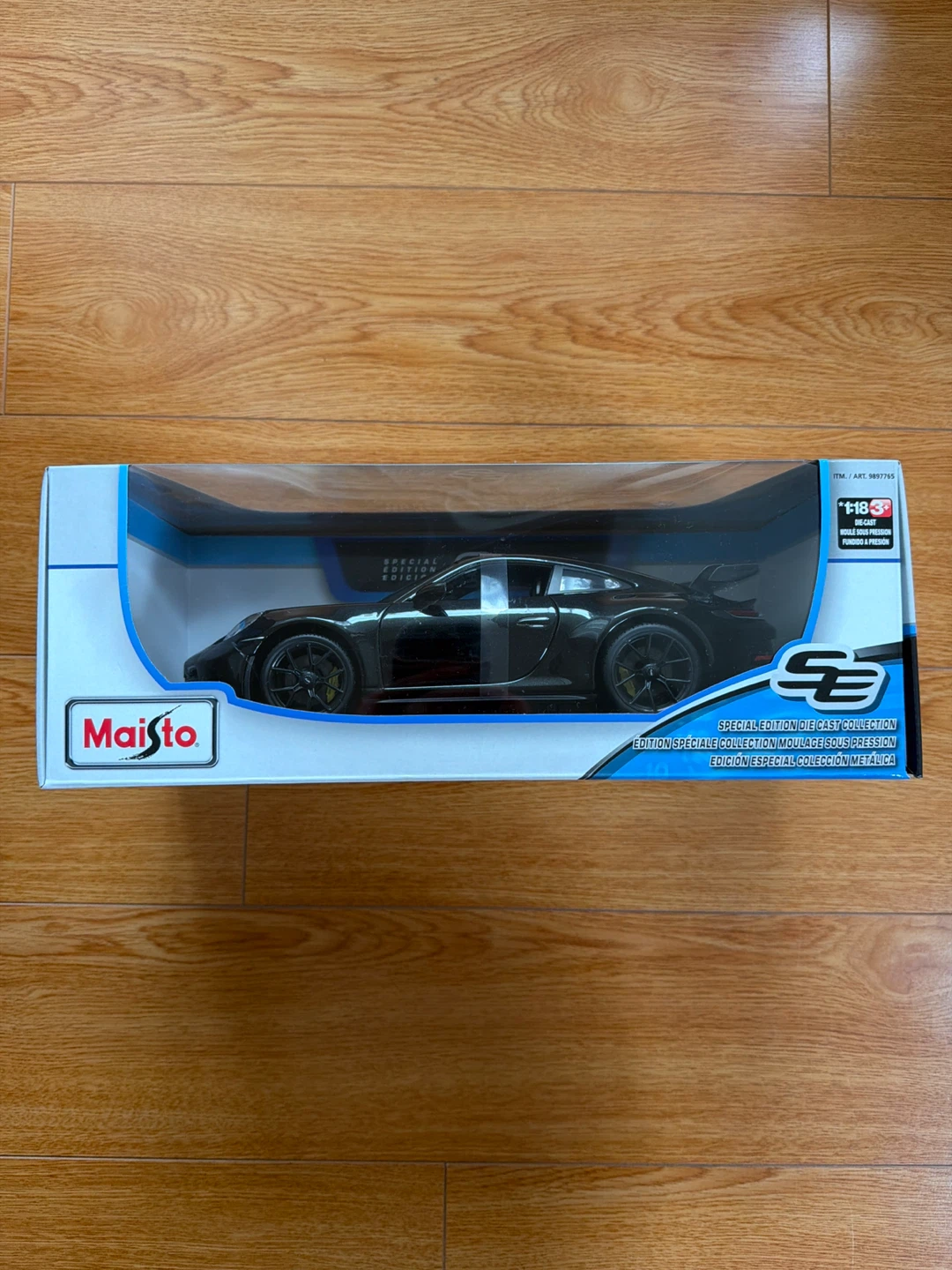 Maisto Special Edition Die-Cast Porsche 911 GT3 RS
