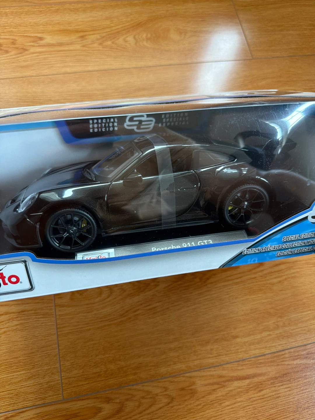 Maisto Special Edition Die-Cast Porsche 911 GT3 RS - photo 2