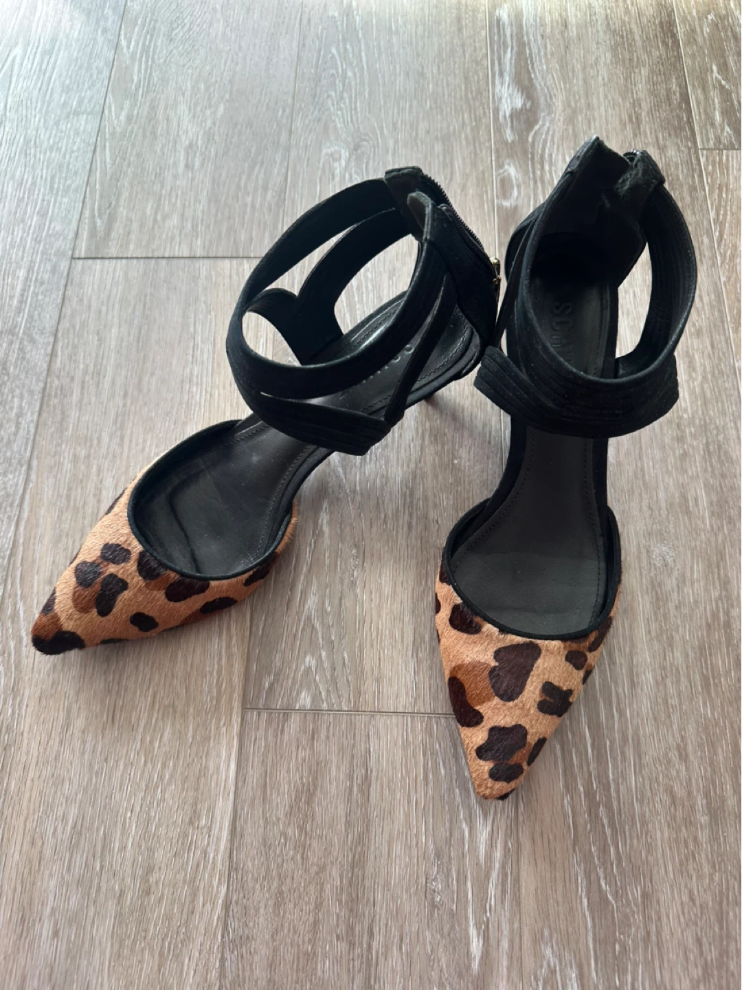 Schutz Leopard Print Pointed Heels Size 6B
